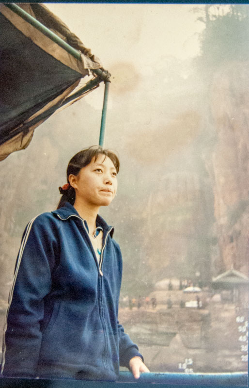 妈妈1985年游乐山大佛